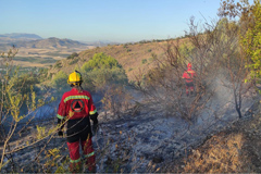 Gran actuacin de Proteccin Civil en un incendio en el Monte Hacho