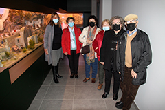 Nuestros mayores visitan por tercera ocasin el Museo de Belenes de Mollina