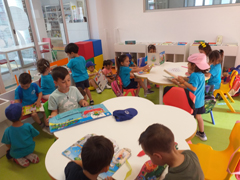 El colegio Arco Iris visita la Biblioteca Municipal