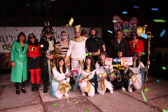 El carnaval llena de color y alegra las calles de lora