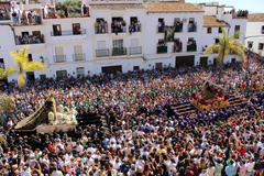 La Despeda congrega a miles de personas en la Plaza Baja