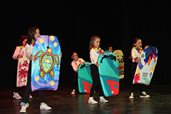 Bailes solidarios en el Teatro Toms Salas
