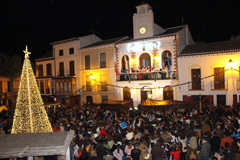 Los Reyes Magos llegan cargados de caramelos e ilusin