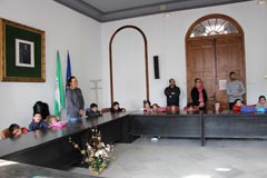 Ms de 60 escolares del Colegio El Hacho visitan el Ayuntamiento