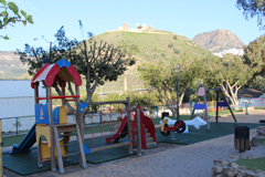 El Ayuntamiento mejora el parque infantil de la Barriada El Puente