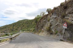 Comienzan los trabajos de asfaltado en la carretera de El Chorro