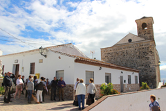 Ms de un centenar de vecinos/as disfrutan de una visita a Macharaviaya