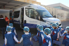 El Centro de Salud recibe la visita de un grupo de escolares del Arco Iris