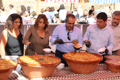 lora pone las sopas y unas 7.000 personas la cuchara