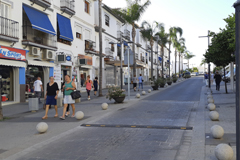 El Ayuntamiento trazar un  estacionamiento limitado en la Avda. Cervantes