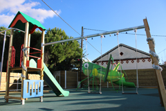 El Alcalde visita el nuevo parque infantil en Las Mellizas